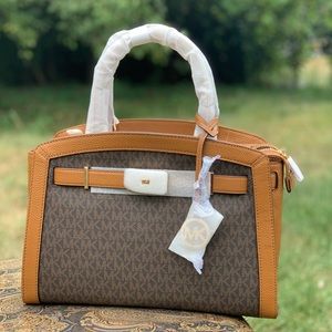 Micheal Kors Women’s Karson Signature Satchel bwn